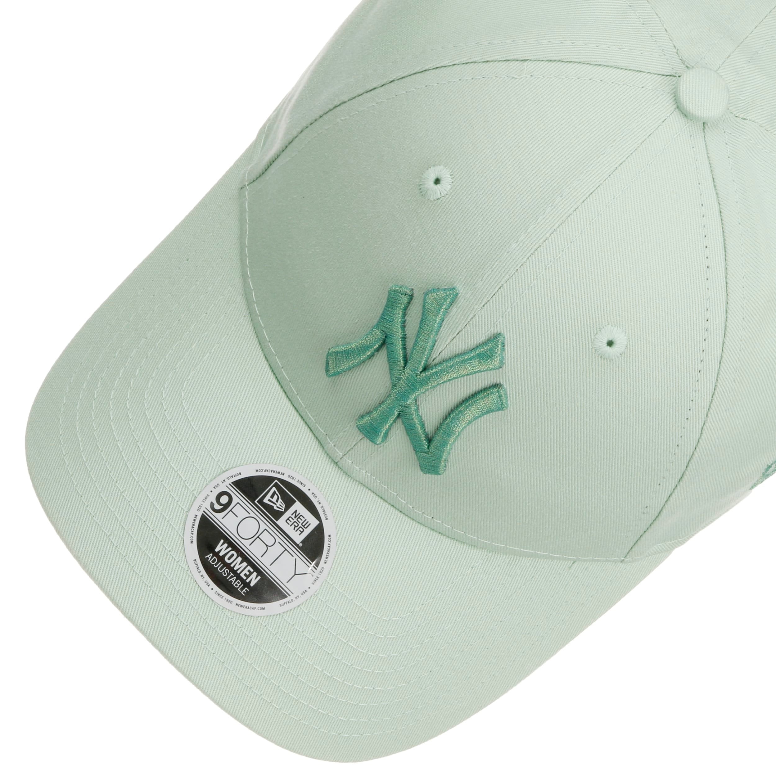 9Forty WMNS NYY Metallic Logo Cap