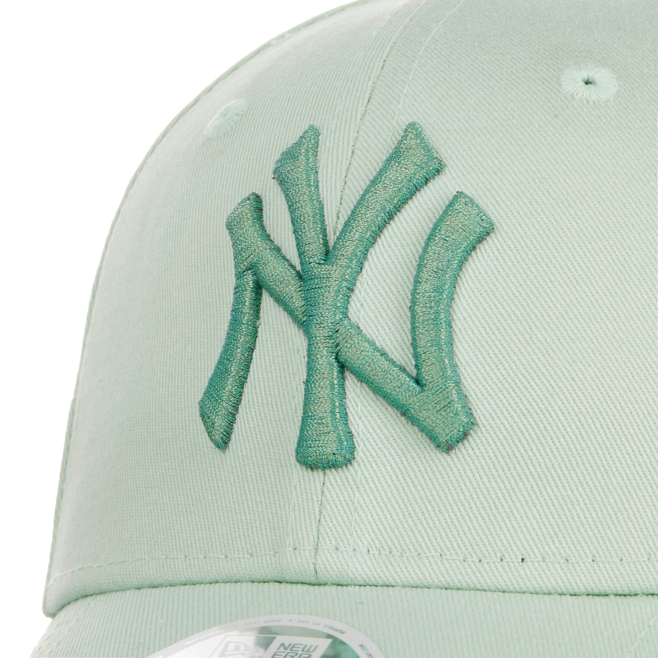 9Forty WMNS NYY Metallic Logo Cap